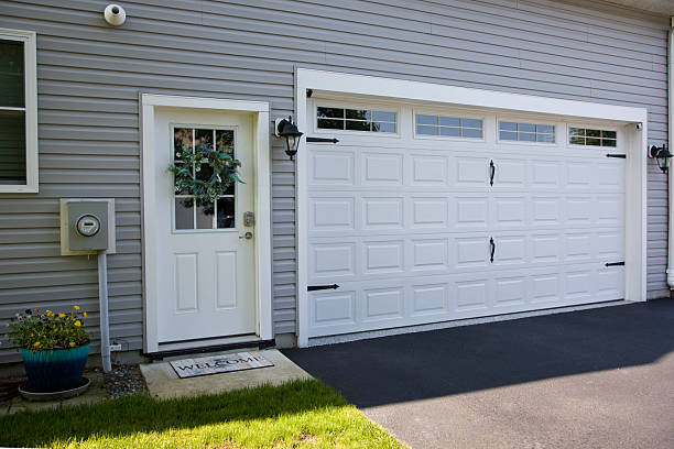 24/7 Emergency Garage Door Panel Replacement experts in The Hideout, PA